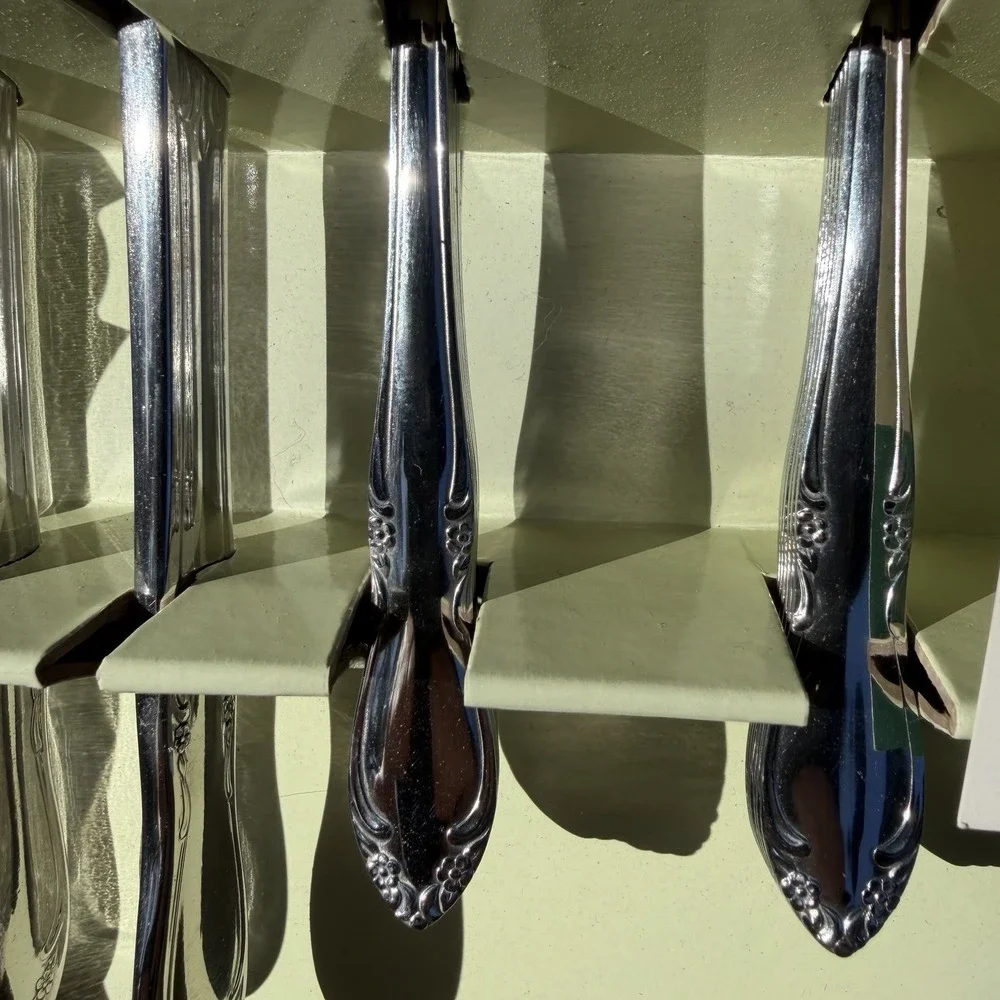 Oneida Stainless 36 Pc Set, Stainless Flatware Deadstock New In Box